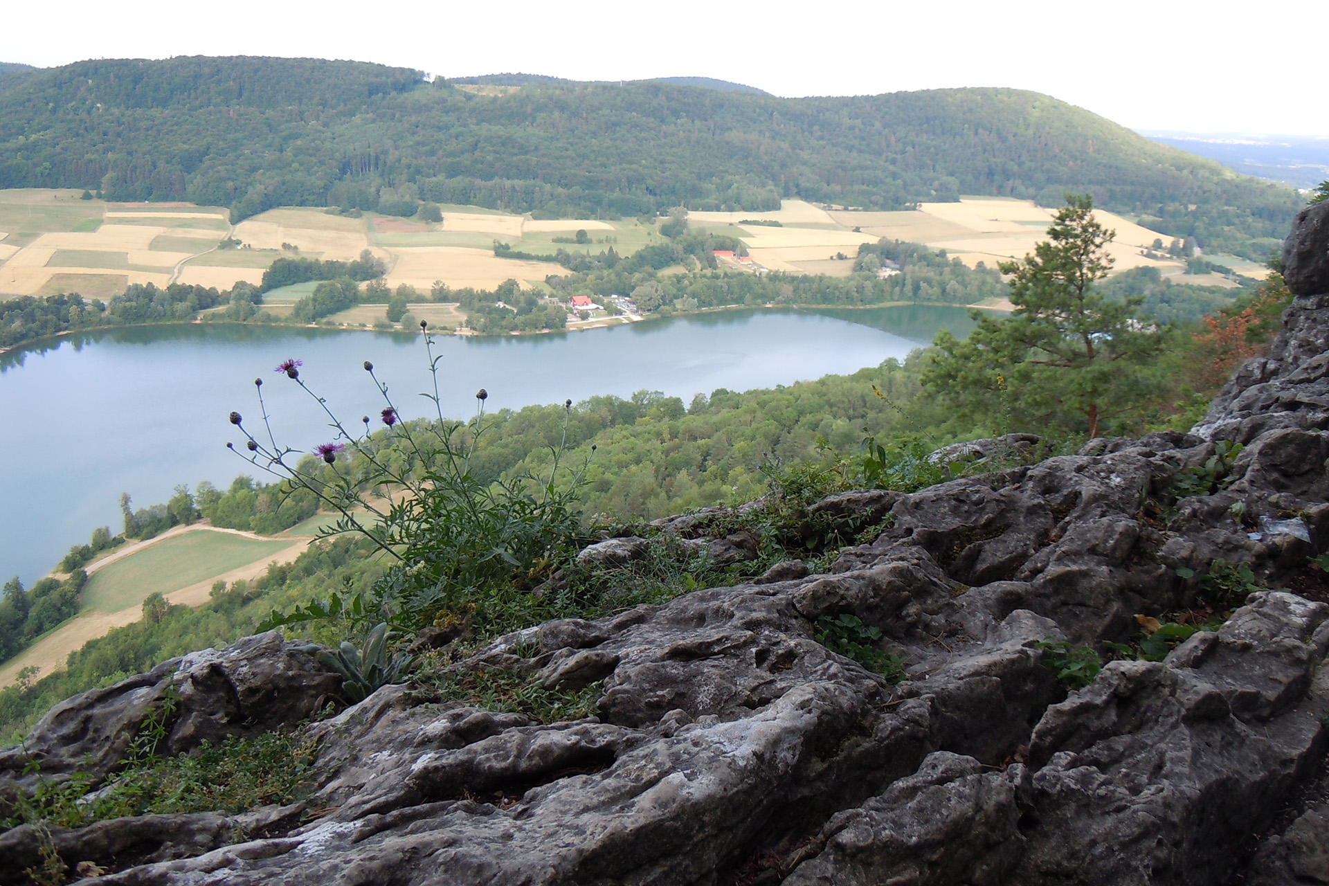 Hohlen Fels auf den Happurger Stausee